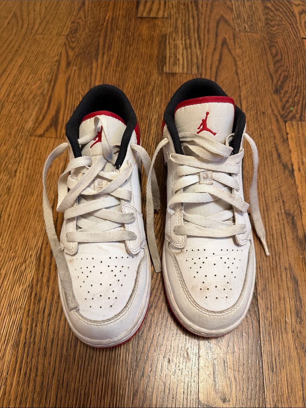 Nike Kids White and Red Low-Top Sneakers